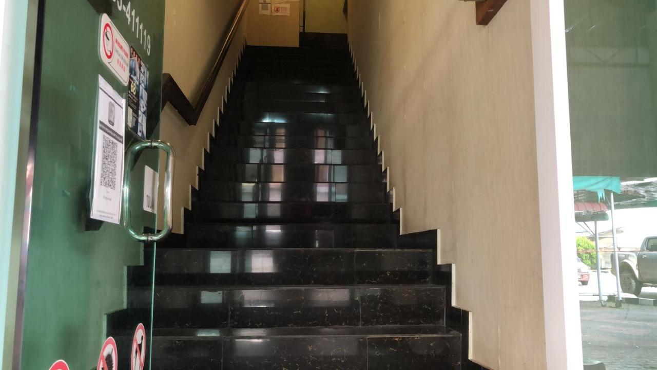 Super Oyo 90668 Joy Inn Miri Exterior foto