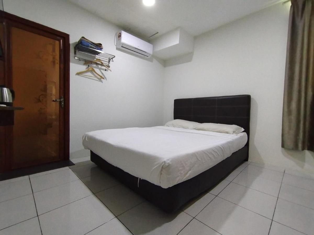 Super Oyo 90668 Joy Inn Miri Exterior foto